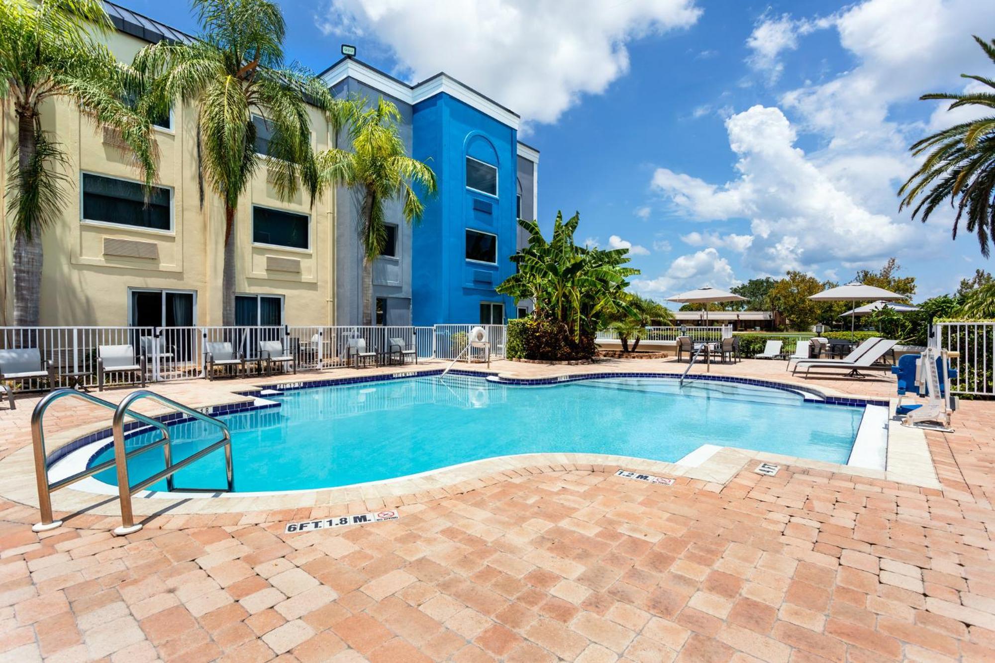 Holiday Express Clearwater East - Icot Center By Ihg Hotel Pinellas Park